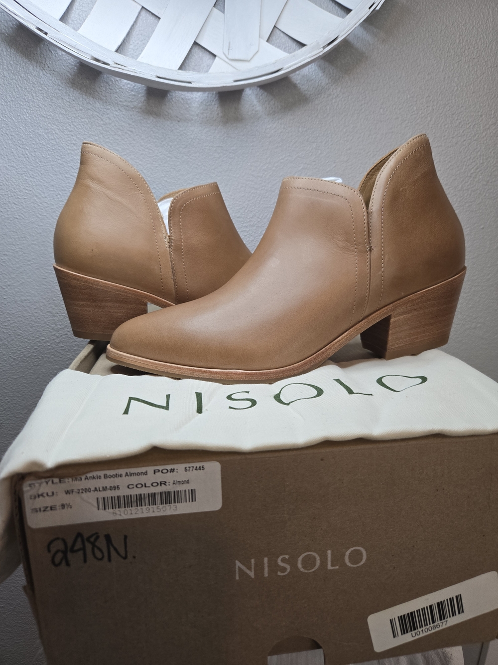Nisolo Mia Women's Beige Leather V-Cut Low Heel Booties - Sz 9.5 Ret $200 New - Picture 2 of 14
